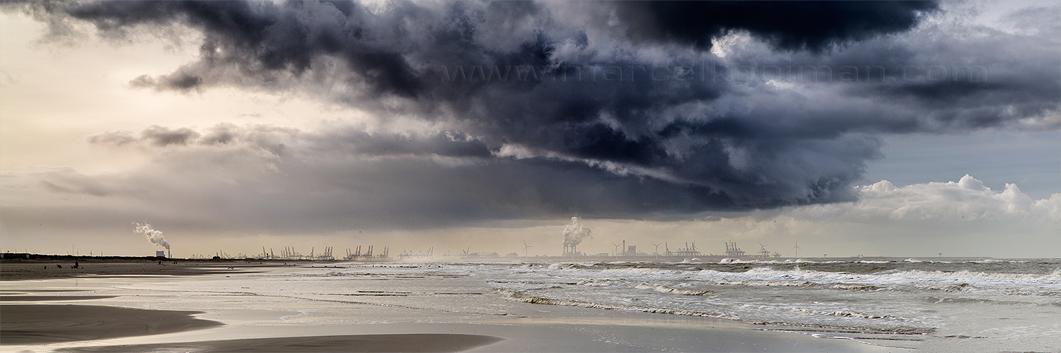 Lekker Uitwaaien Op Het Strand • Marcel Kooiman